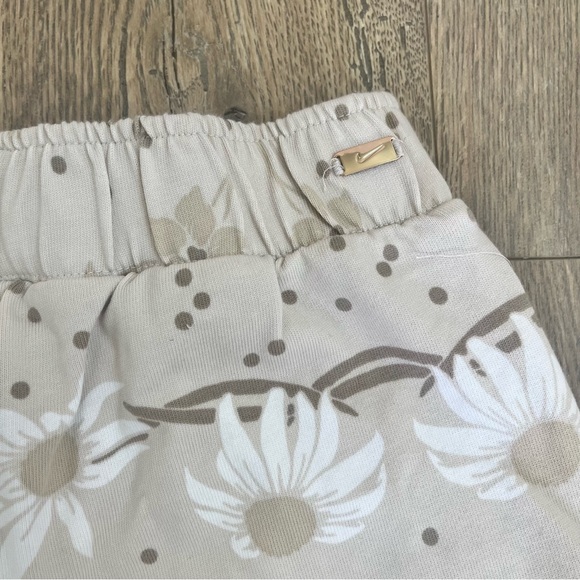 Nike Garden Party Shorts Sz Sm Tan Floral Activewear Athleisure - Picture 4 of 7